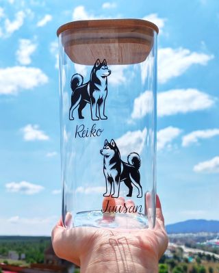 🐾 Stylová dóza na psí pamlsky 🐾 Hýčkejte svého chlupáče s originální dózou na pamlsky s vlastním designem! ✨ ✔ Objem: 1500...