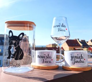 Krásná personalizovaná objednávka 🤍 Tento svatební dar vznikl s láskou a na míru novomanželům: 🐾 dóza na pamlsky pro...